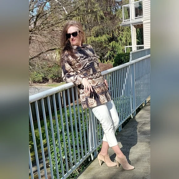 Wolf Patterned Button-Up Fleece Shirt - Picture 7 of 12